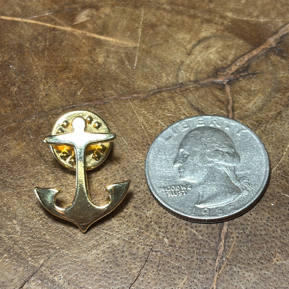 Vintage Gold Anchor Lapel Pin - Picture 3 of 3